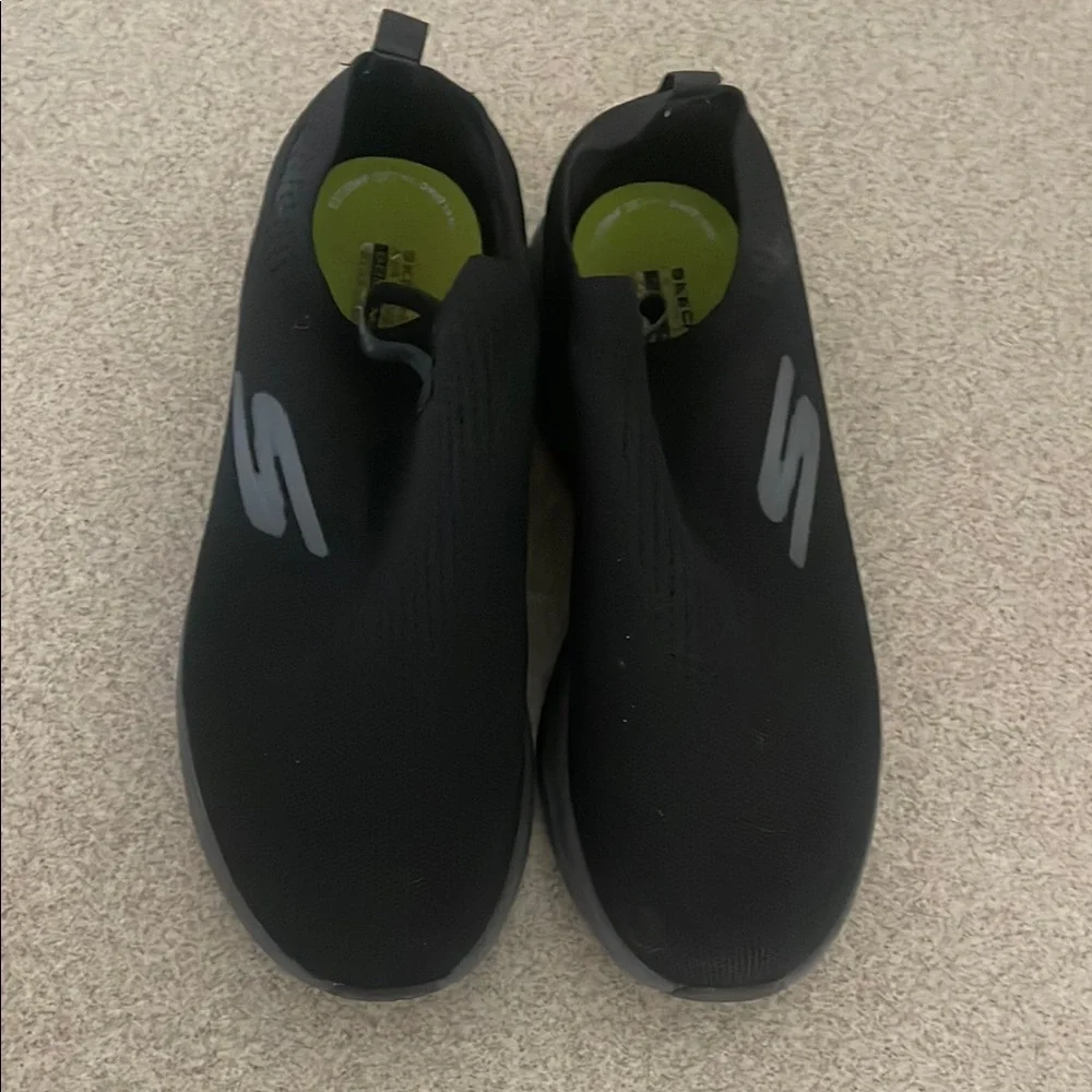 .Skechers Black Slip-On Sneakers with Stretchy Upper. Size 13 - Picture 1 of 3